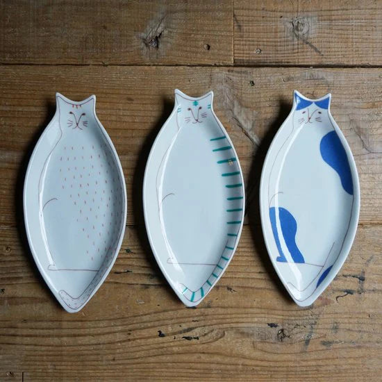 HAREKUTANI Cat L-Plate – Large Japanese Ceramic Serving Dish - Konbini