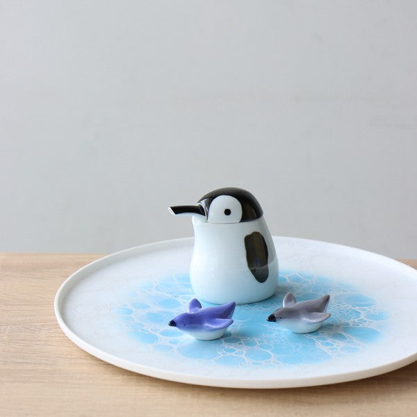 Arita ware penguin soy sauce dispenser detail