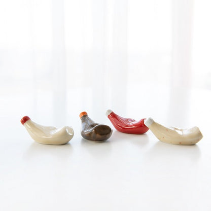 Condiment bottle chopstick rest detail