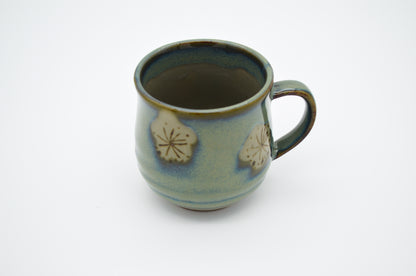 Mug in Green With Leaf & Sakura Flower Design (225ml) - Konbini