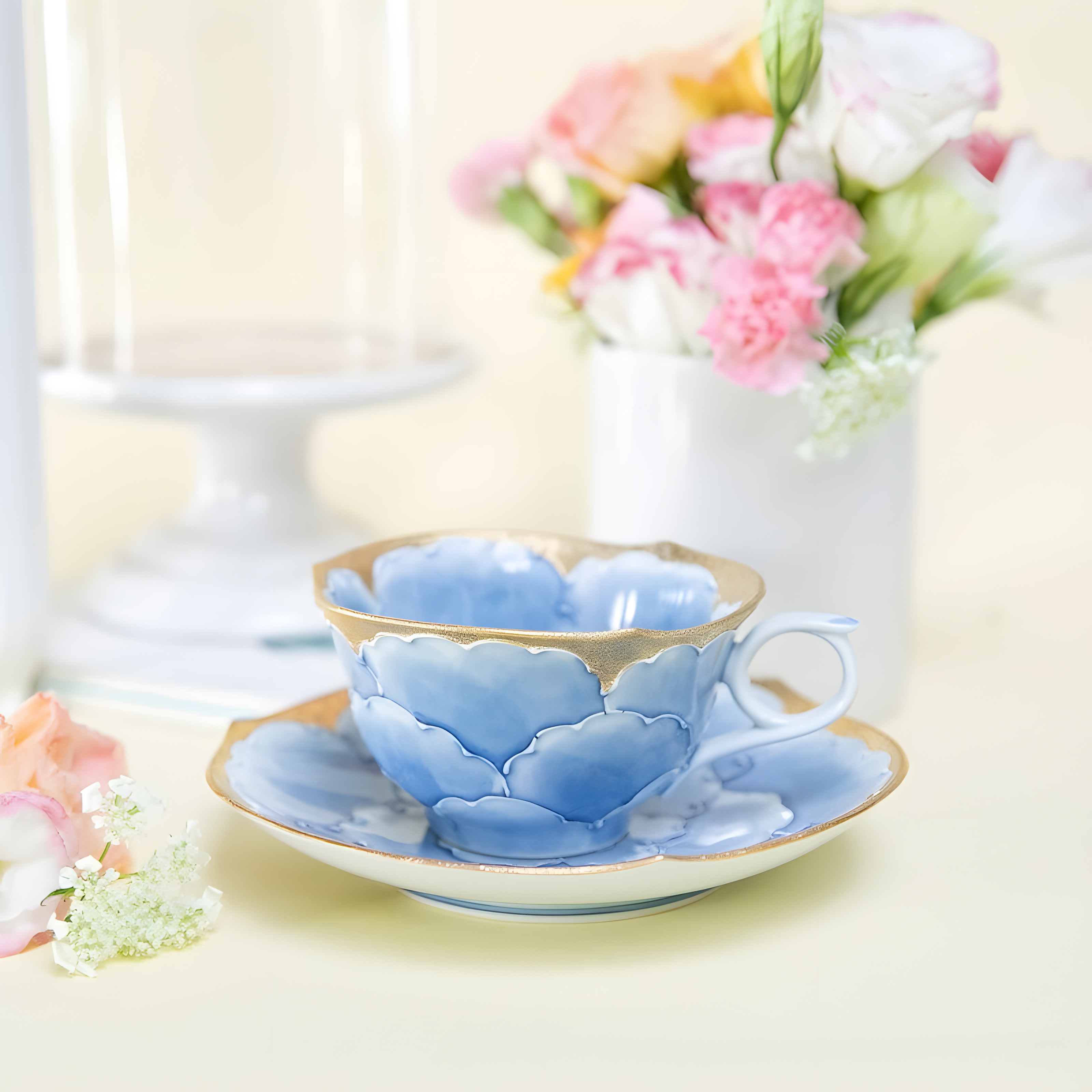 Arita Ware Bunzan Cup & Saucer Set - Hand-Painted Blue Peony with Gold Accents / 有田焼 文山 カップ＆ソーサーセット 手描き青牡丹 金彩